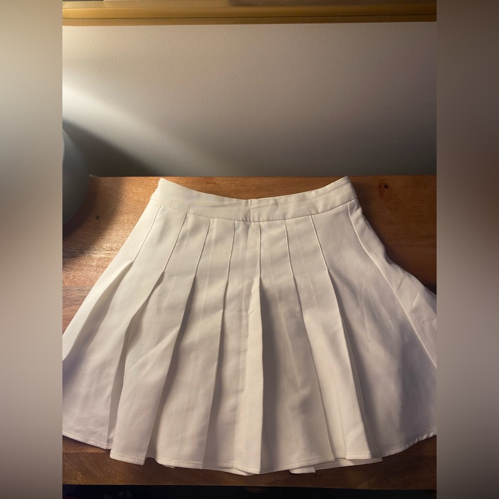 White pleaded skirt, great condition